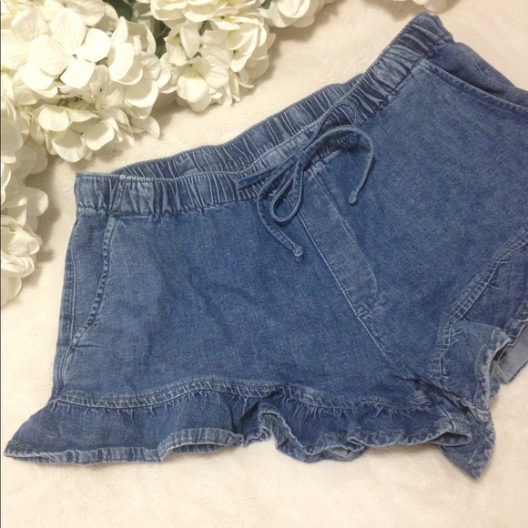 American Eagle Denim Ruffled Hem Shorts - Picture 3 of 9